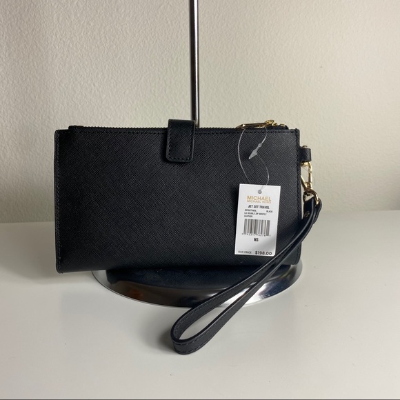 MICHAEL KORS JETSET LARGE DOUBLE ZIP WRISTLET - Picture 5 of 9